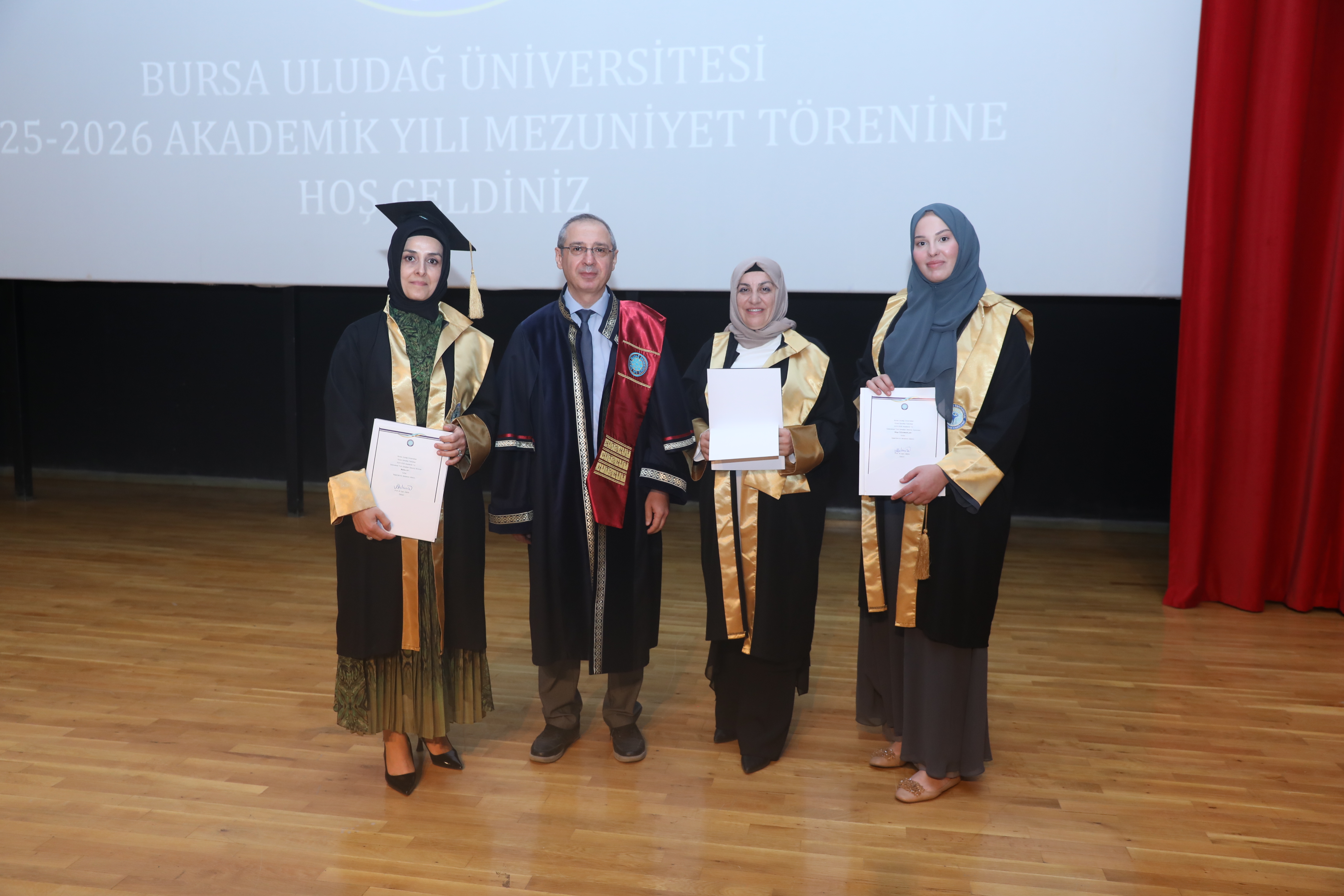 GÜZEL SANATLAR FAKÜLTESİ 2025-2026 AKADEMİK YILI MEZUNİYET TÖRENİ GERÇEKLEŞTİRİLDİ